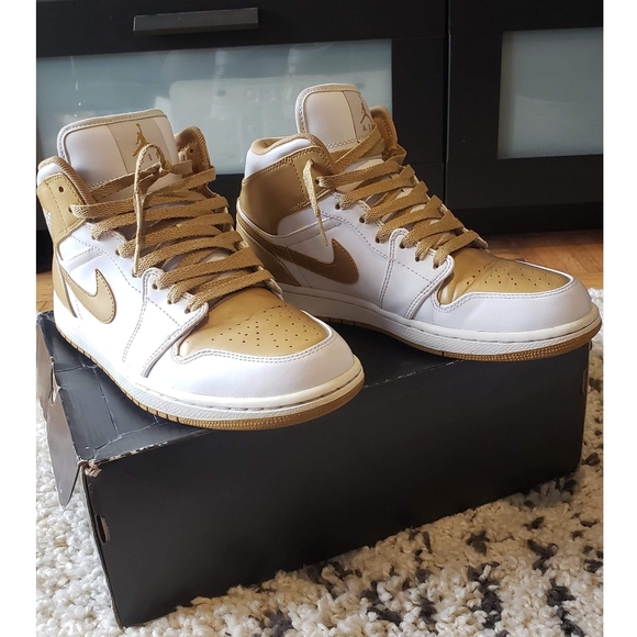 SOLD - Jordan 1 Mid Olympics - Picture 4 of 6